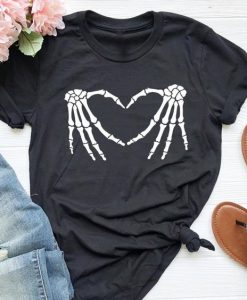 love heart skull hands Tshirt EL31