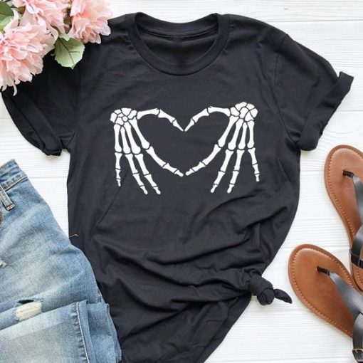 love heart skull hands Tshirt EL31